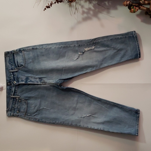 GAP DISTRESSED  JEAN'S - Picture 3 of 8